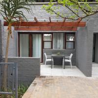Deluxe Queen Room with Garden View