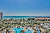Apartment with Pool View