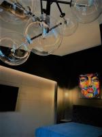 Studio Lit King-Size Deluxe