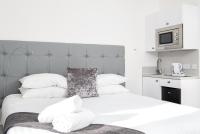 Deluxe Double or Twin Studio