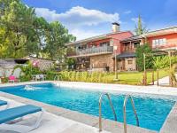 B&B Galapagar - Rural apartment with shared garden pool and Spa - Bed and Breakfast Galapagar