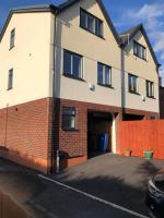 M60 Modern Studio Appartment with free parking - B&B
