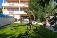 Apartments with pool Ivana Krk - B&B