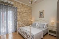 Apartment with Heated Pool and Sea View