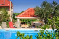 Apartment Zeljana - Ferienwohnung Slatine