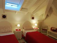 Zweibettzimmer mit eigenem Bad außerhalb des Zimmers