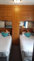 Kleines Zweibettzimmer