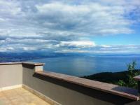 Apartamento de 2 dormitorios con terraza y vistas al mar