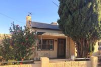 B&B Broken Hill - Modern Charming Miners’ Cottage +Free Internet - Bed and Breakfast Broken Hill