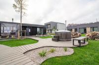 Season Surprise Apartment, By Cohost - B&B Palanga