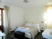 Deluxe Room (2 Adults + 1 Child)