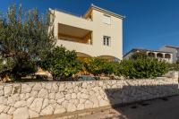 Apart sa Terasom 250m od Plaže,Parking,Wi Fi,Roštilj - B&B Traù