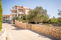 Lucinka apartment - B&B Novalja