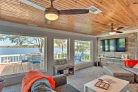 Dock and Fire Pit Lakefront Cedar Creek Home! - Bed and Breakfast