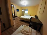 Dreibettzimmer mit Bad