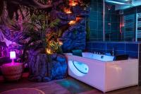 SECRET SUITE "Jungle" - Jacuzzi privatif - Gare RER C - Proche Paris - B&B Brétigny-sur-Orge