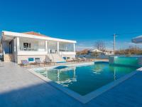 B&B Galovac - Classy Holiday Home in Galovac with Swimming Pool - Bed and Breakfast Galovac