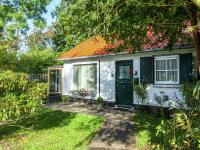 B&B Dishoek - Cozy Holiday home in Koudekerke Zealand with terrace - Bed and Breakfast Dishoek