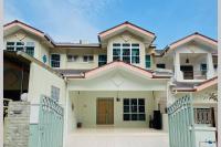 LILY VACATION HOME at CAMERON HIGHLANDS - 12 PAX,FREE WiFi w CARPORCH - B&B