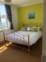 Premier Zimmer mit Kingsize-Bett und Meerblick.