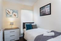 Contractor Base - Sleeps 5 - Near M4 - Bed and Breakfast Swansea