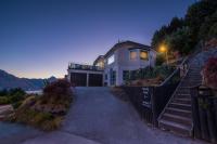 Awesomely Lakeview Queenstown Home - B&B