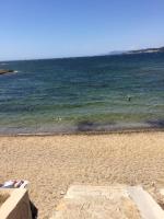 T2 de 33 m2 plus terrasse de 20m2 vue sur mer climatisé à 10 secondes chrono à pied de la plage , mer et sentier du littoral Résidence marina cap négre Six-Fours-les-Plages - Chambres d'hôtes Six-Fours-les-Plages