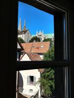 Best of Chartres one bedroom city center and view on the Cathedral - B&B