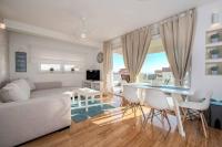 Blue sky, modern sea view apartment - B&B