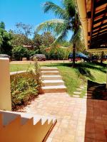 Apartamento Hibiscus Condomínio Village Praia Imbassai - Bed and Breakfast