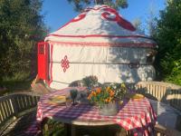 B&B Warminster - Traditional YURT @ Longleat - Bed and Breakfast Warminster