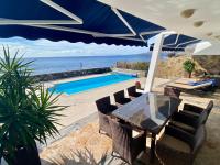 Seafront Puerto Calero Villa - B&B