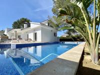 Villa Bouganvilla luxury villa with air-con, & private swimming pool ideal for families - B&B
