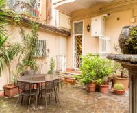 Charming Studio near the Colosseum in Rome, 45 m² with Balcony - B&B