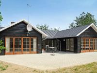 B&B Blåvand - 6 person holiday home in Bl vand - Bed and Breakfast Blåvand