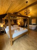 B&B Seaton Ross - Roe Lodge at Owlet Hideaway - with Hot Tub, Near York - Bed and Breakfast Seaton Ross