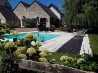 B&B La Roche-Clermault - Former customs house with large garden and private pool 4 km from Chinon - Bed and Breakfast La Roche-Clermault