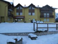 Fiore del Brenta 1 a 50 m dalla fermata dello skibus gratuito - B&B Andalo