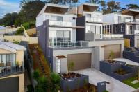 Brand new house, amazing views, walk to the beach! - Bed and Breakfast