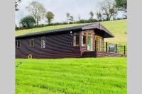 B&B Cowbridge - Luxury Farm Cabin in the Heart of Wales - Bed and Breakfast Cowbridge