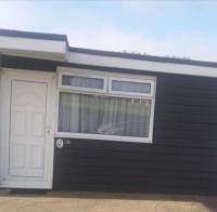 2 Bedroom Chalet near the Beach - B&B Brading