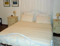 Habitación con cama grande