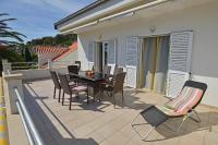 Apartments Dinka Miličić - B&B Lesina