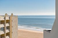 Ocean Beachfront Home by Real Life Concierge - B&B