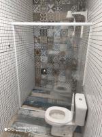 Dreibettzimmer mit Poolblick