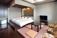 Family Room with Open-Air Bath and Mountain View