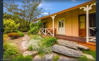 Central Peach - Queenstown Holiday Home