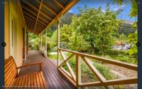 Central Peach - Queenstown Holiday Home