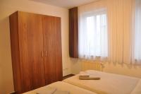 One-Bedroom Apartment - Chris