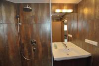 One-Bedroom Apartment with Terrace and Shower